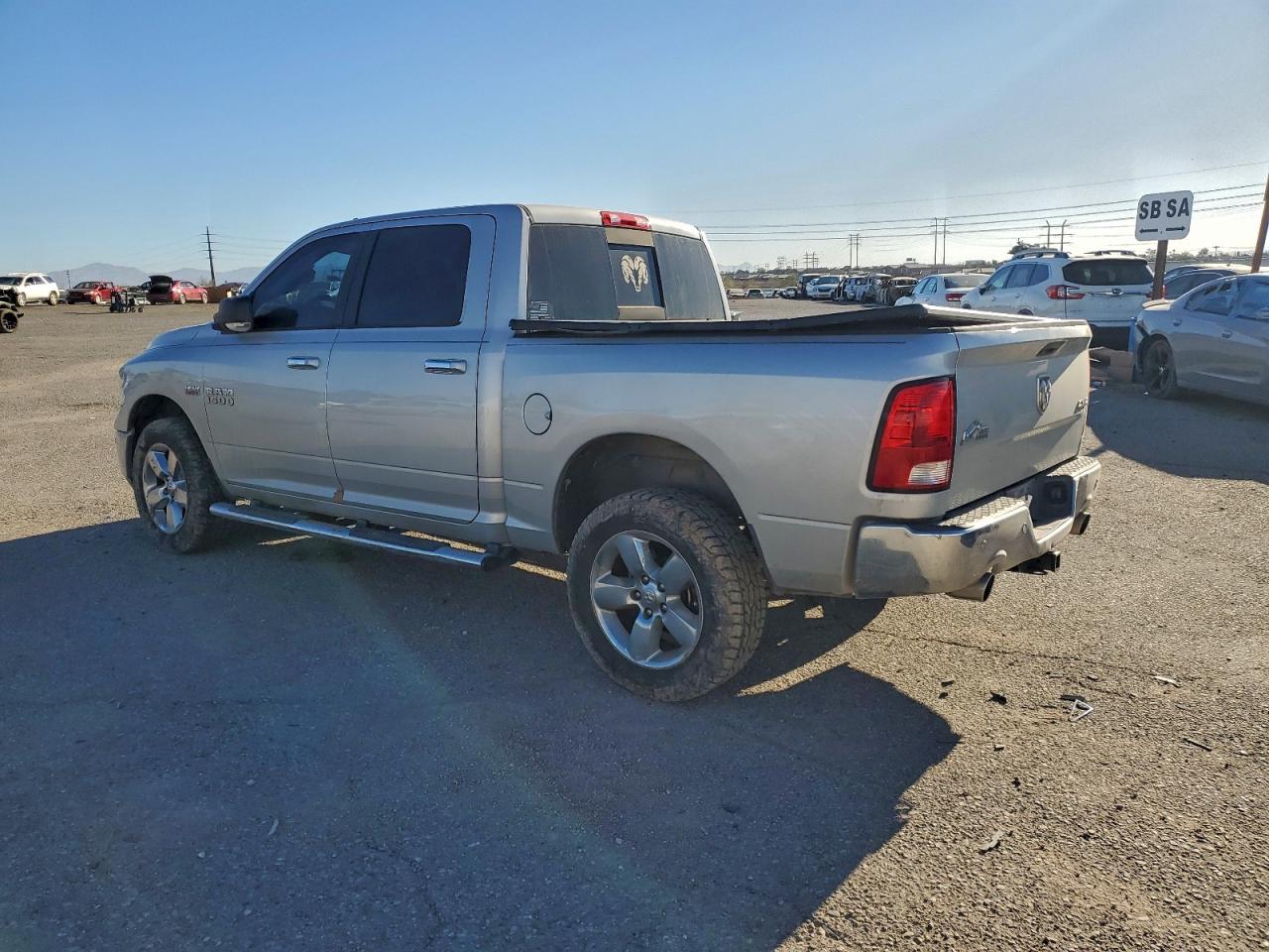2017 RAM 1500 SLT photo 2
