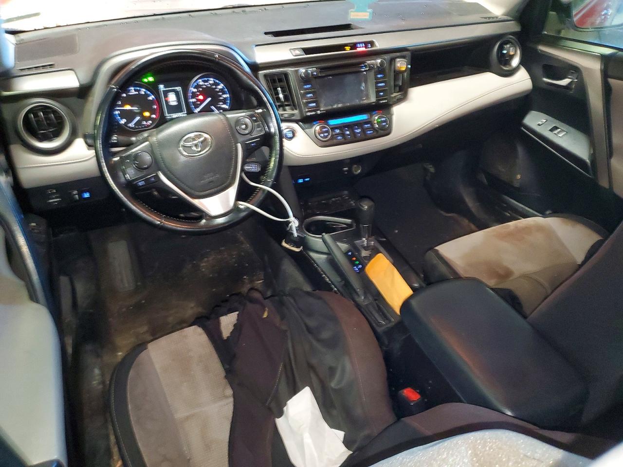 2017 TOYOTA RAV4 XLE photo 8