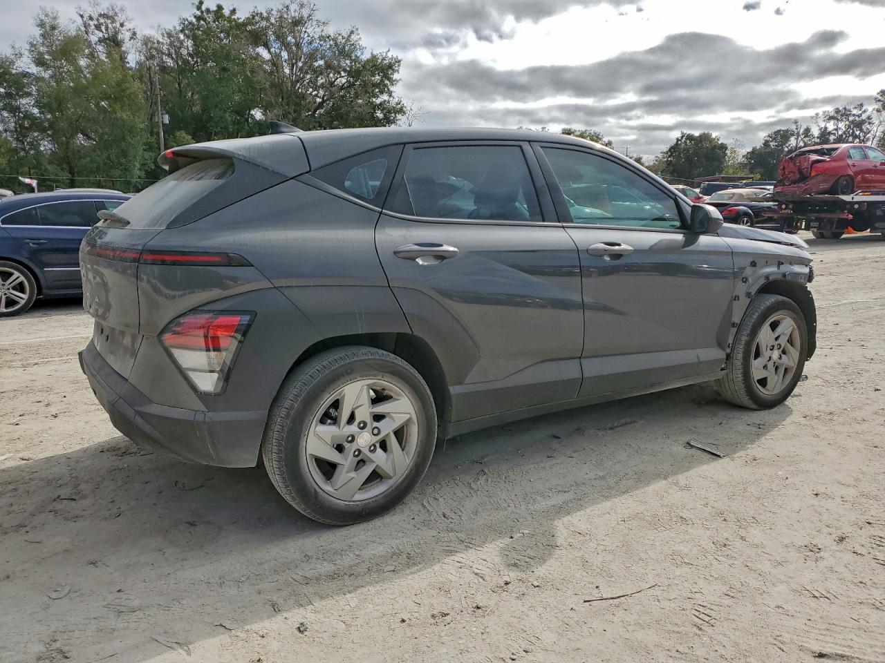 2025 HYUNDAI KONA SE photo 3