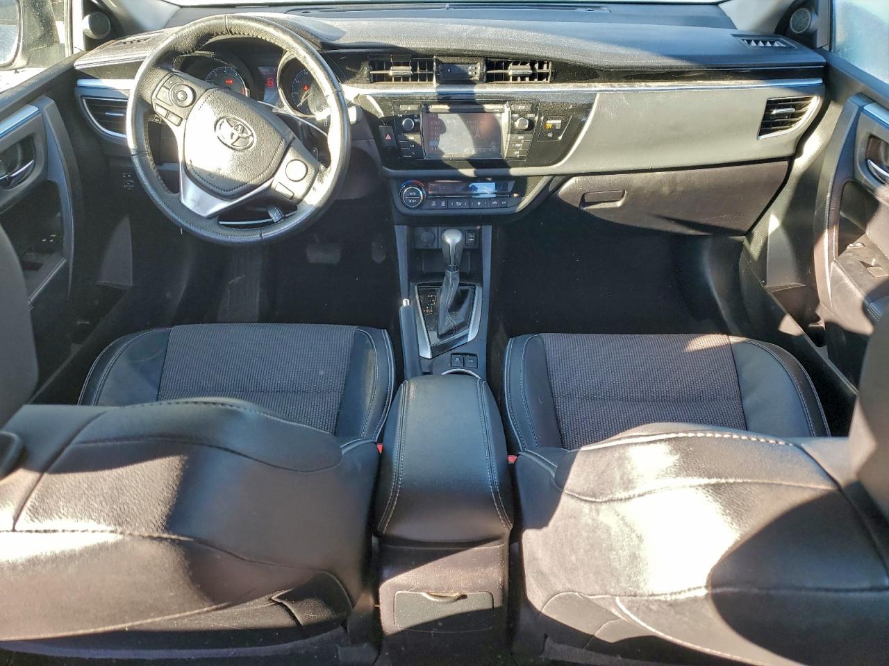 2015 TOYOTA COROLLA L photo 8