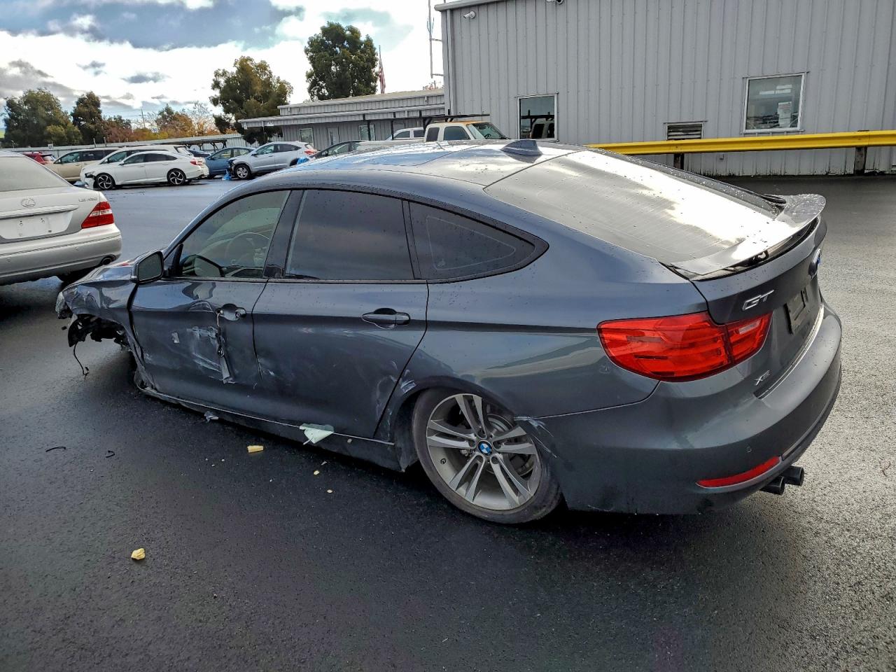 2015 BMW 328 XIGT SULEV photo 2