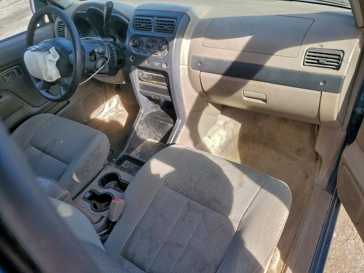 2002 NISSAN FRONTIER KING CAB XE photo 8
