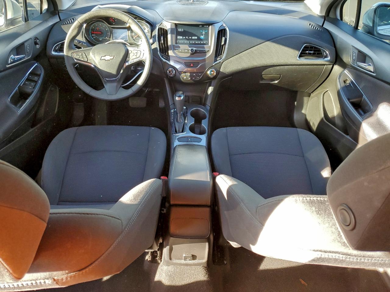2017 CHEVROLET CRUZE LT photo 8