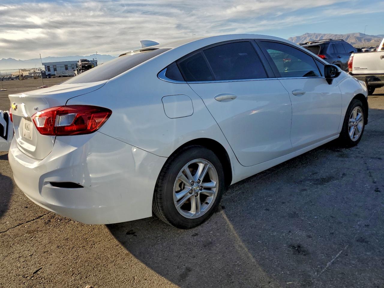 2017 CHEVROLET CRUZE LT photo 3