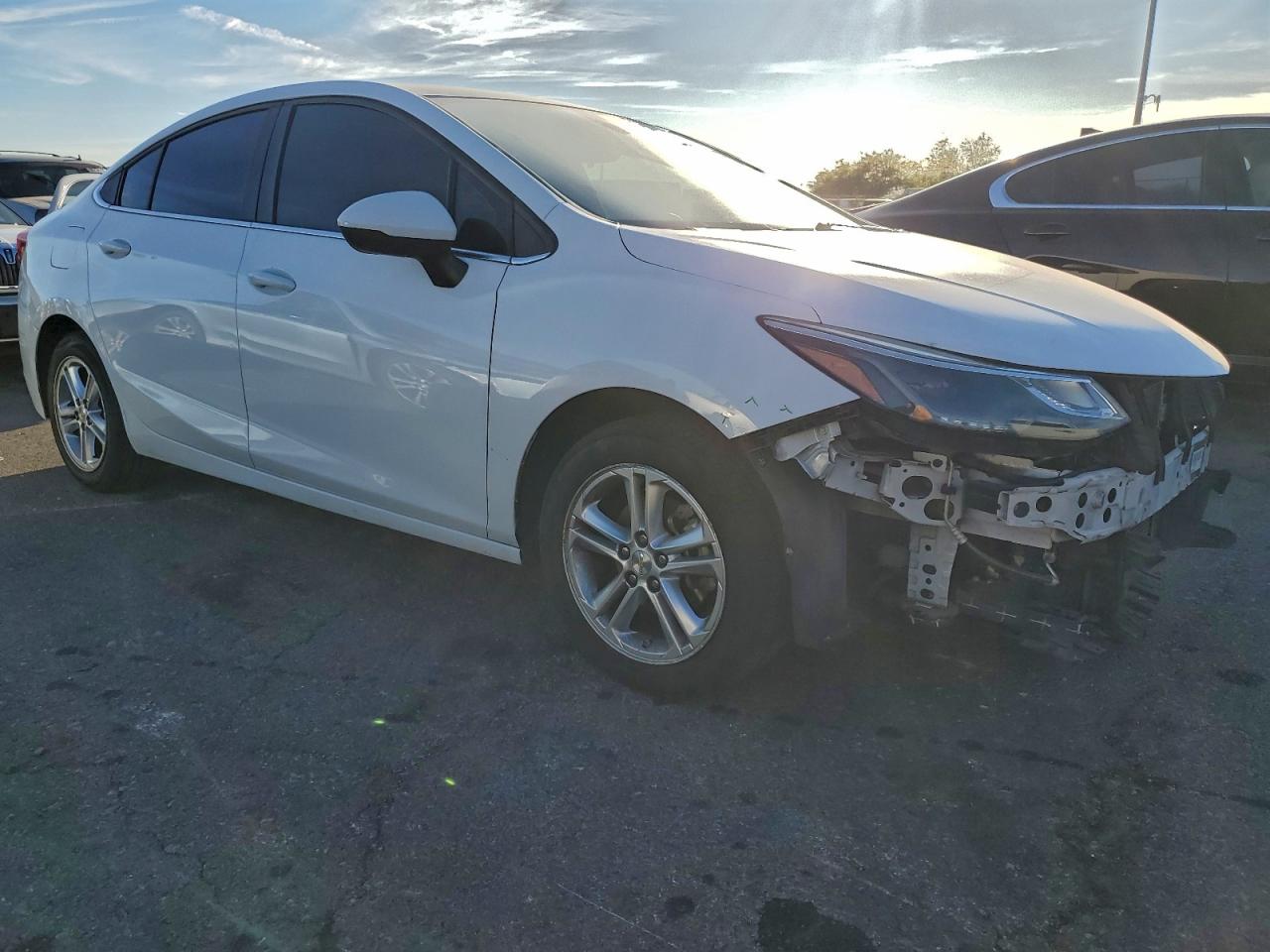 2017 CHEVROLET CRUZE LT photo 4