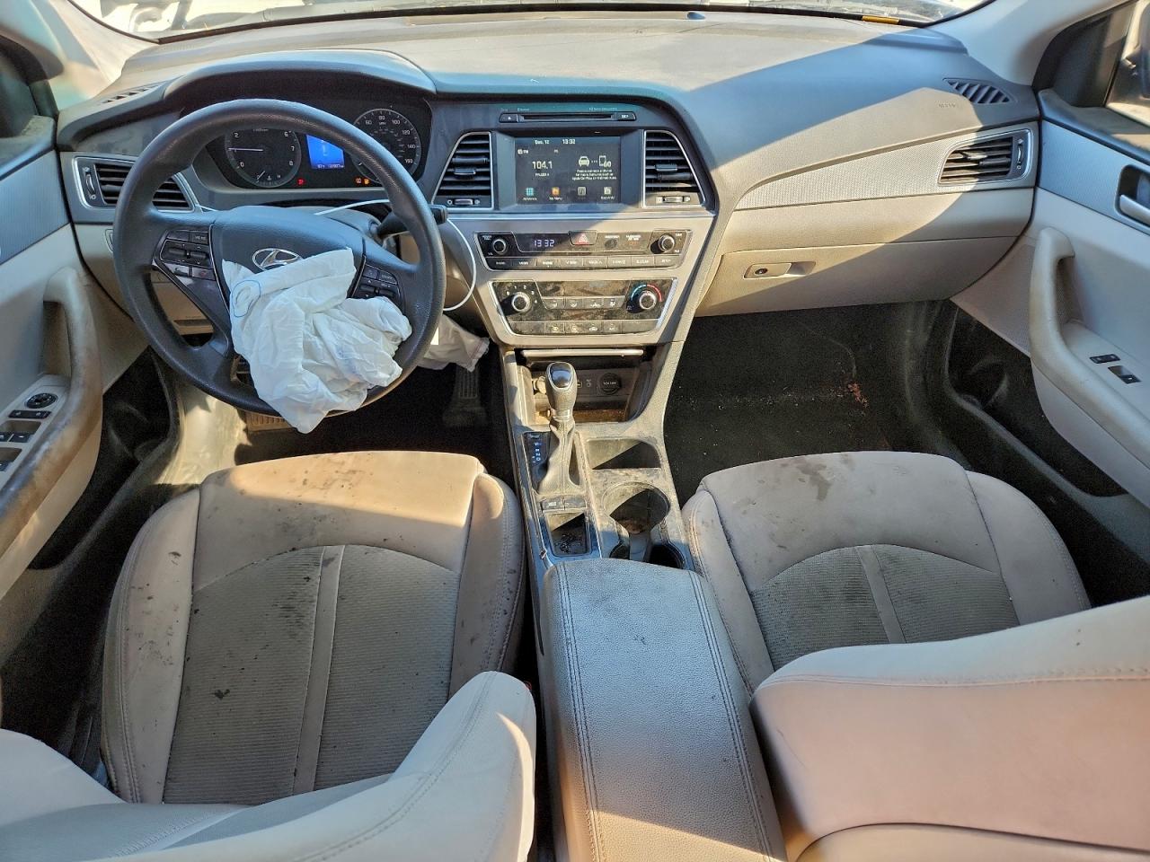 2017 HYUNDAI SONATA SE photo 8