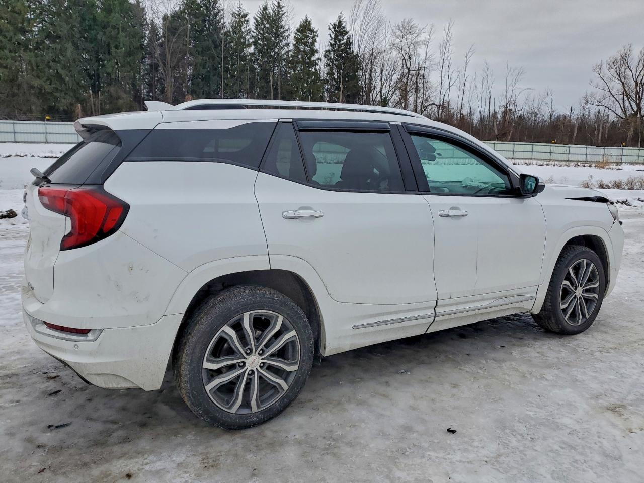2020 GMC TERRAIN DENALI photo 3