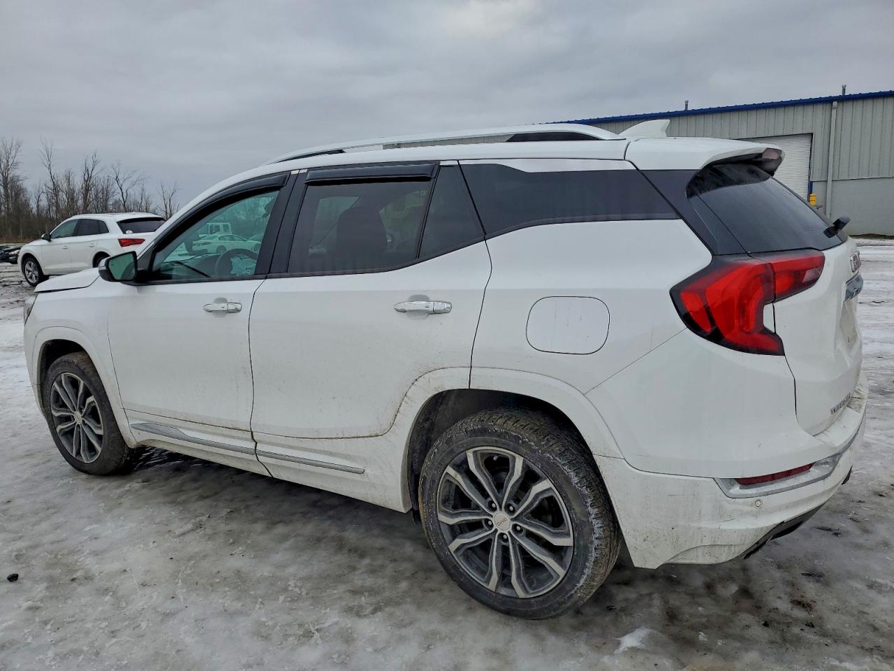 2020 GMC TERRAIN DENALI photo 2