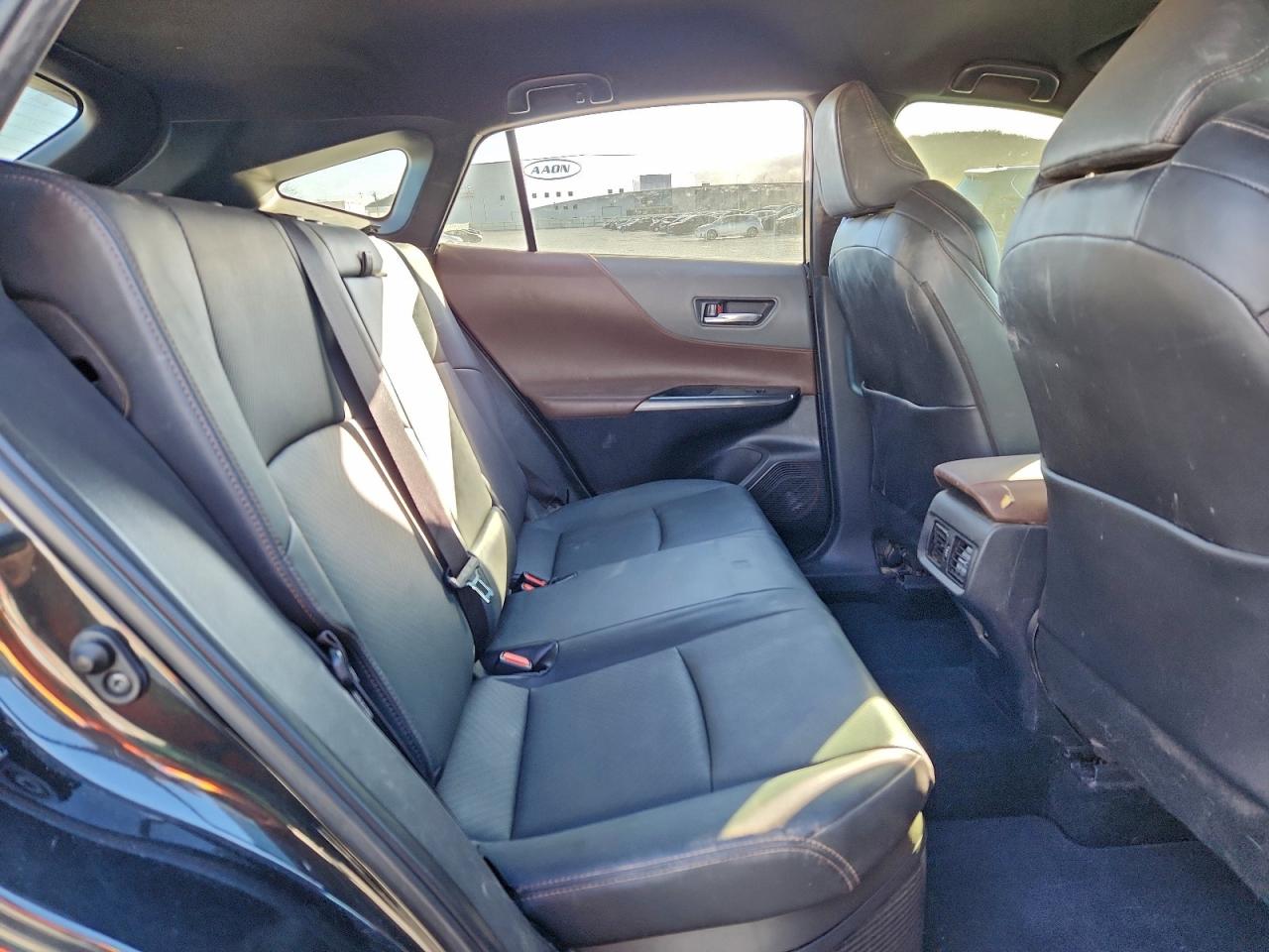 2021 TOYOTA VENZA LE photo 10