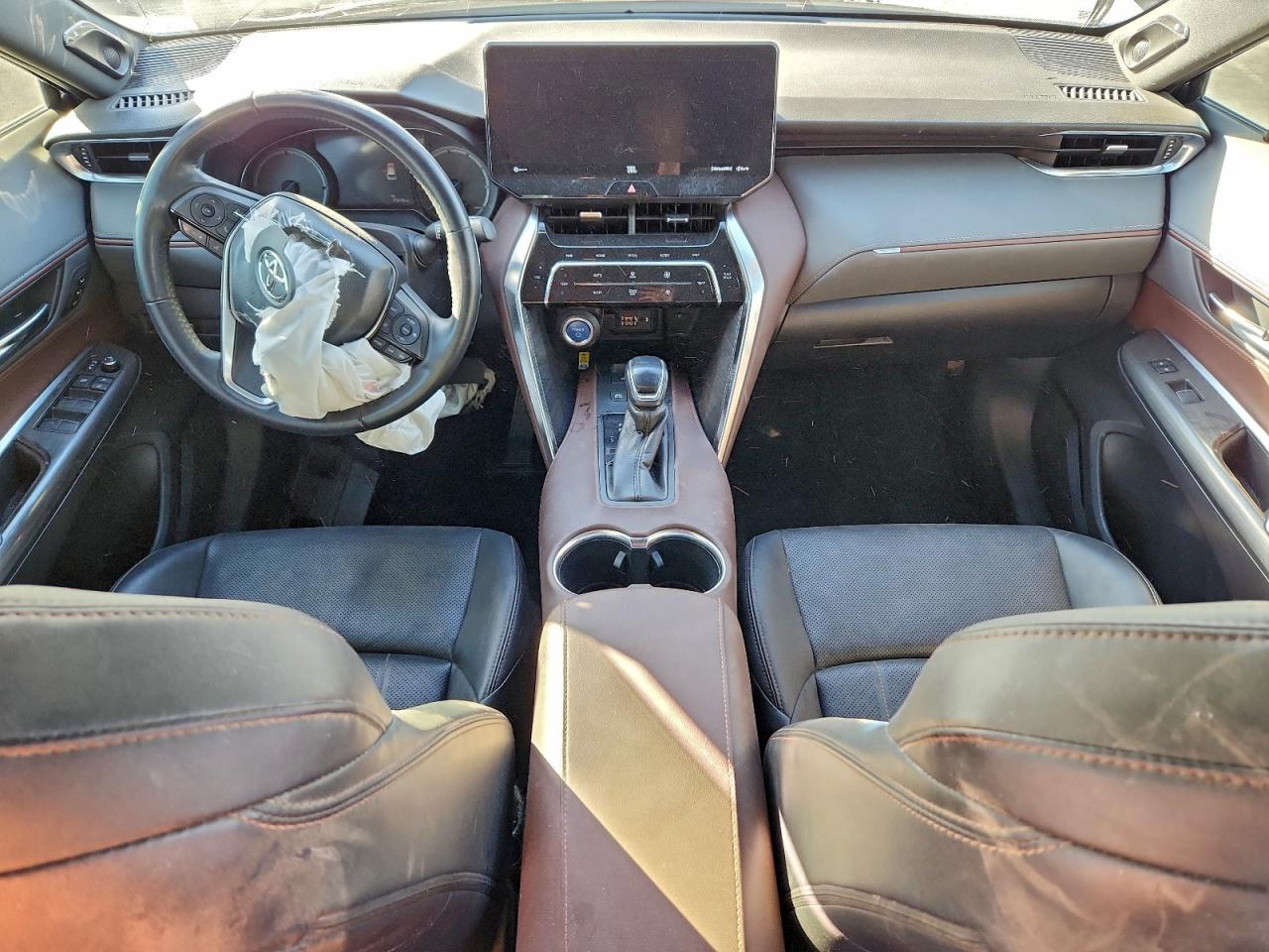 2021 TOYOTA VENZA LE photo 8