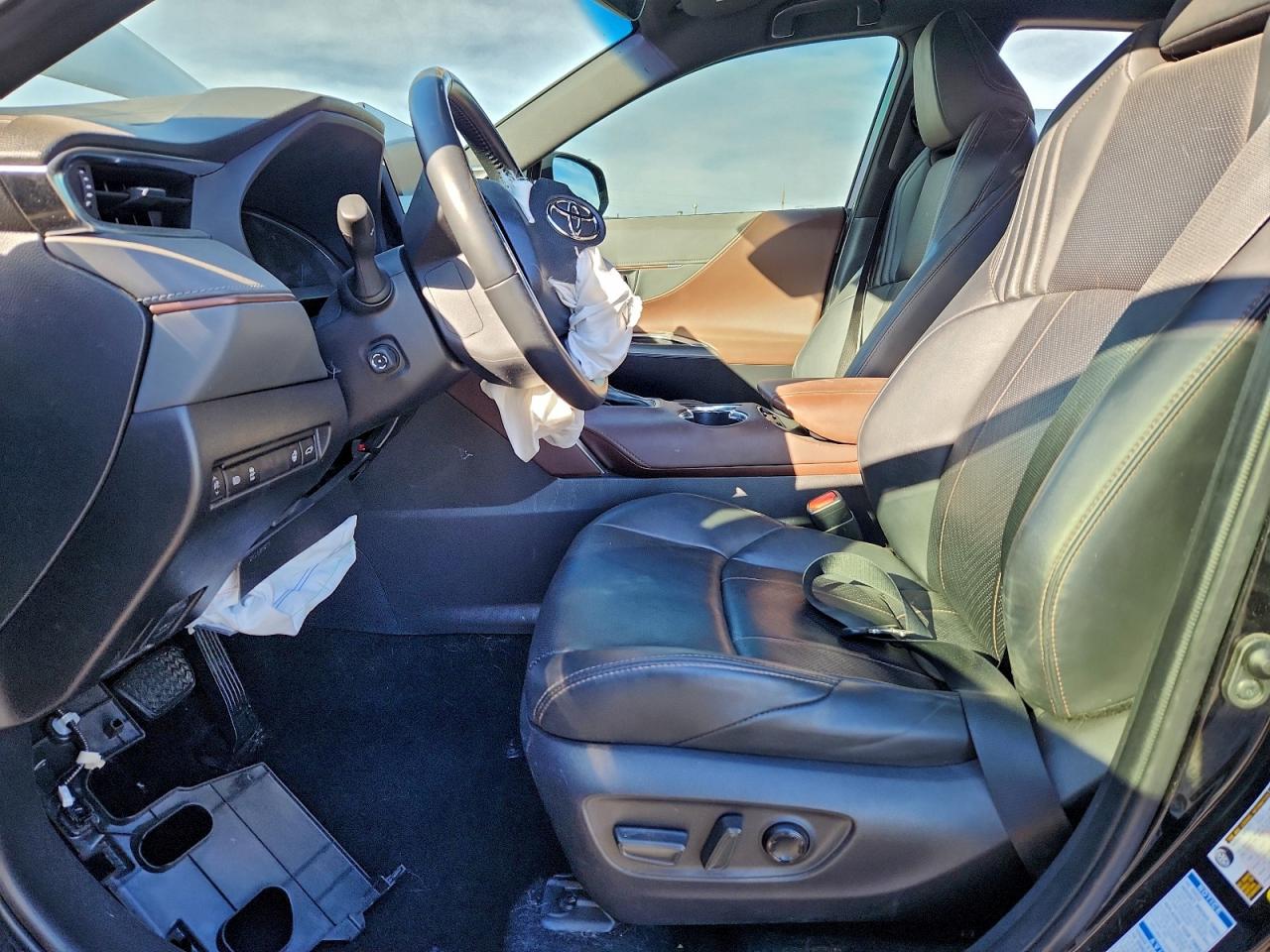 2021 TOYOTA VENZA LE photo 7