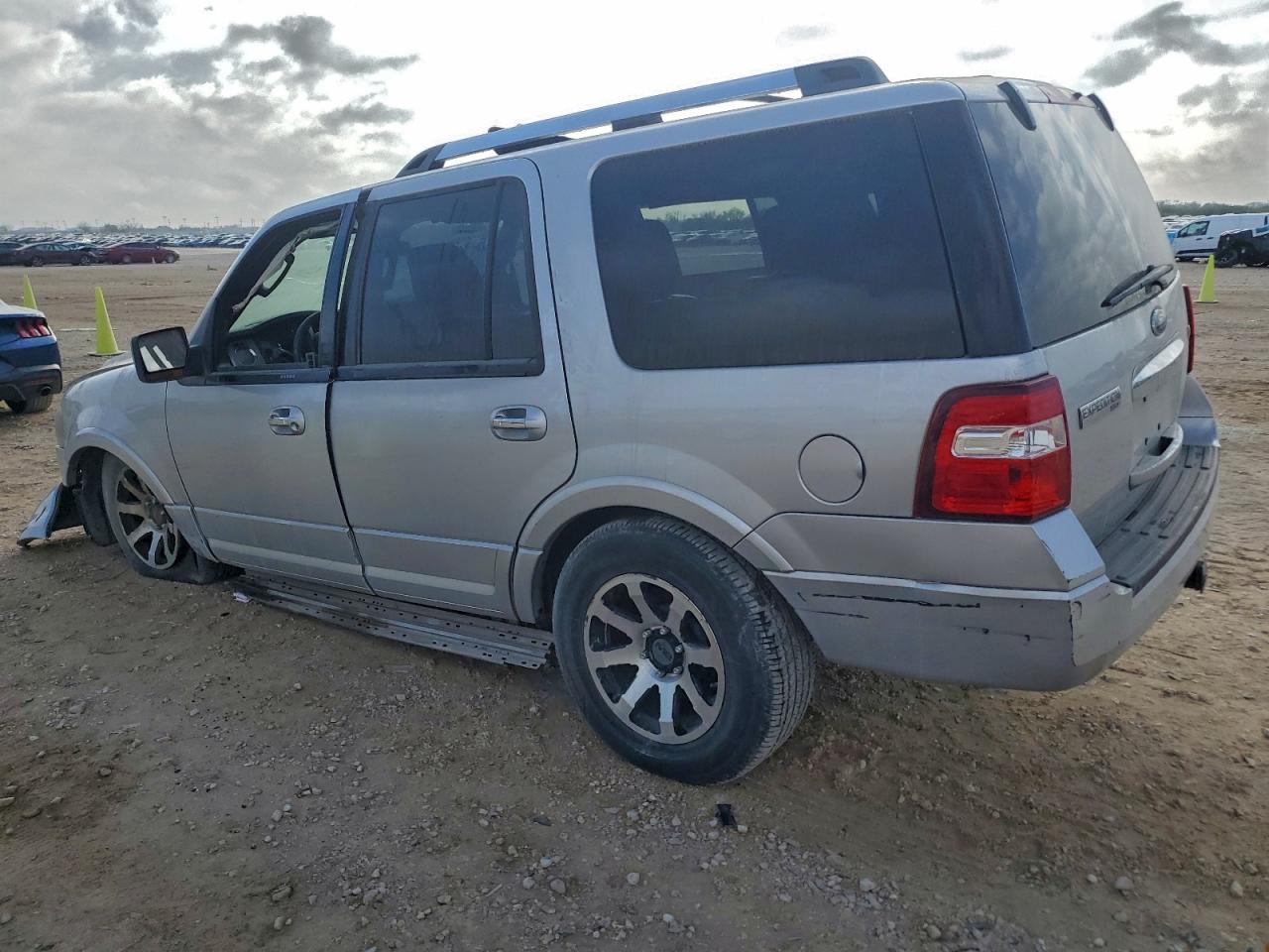 2010 FORD EXPEDITION LIMITED photo 2