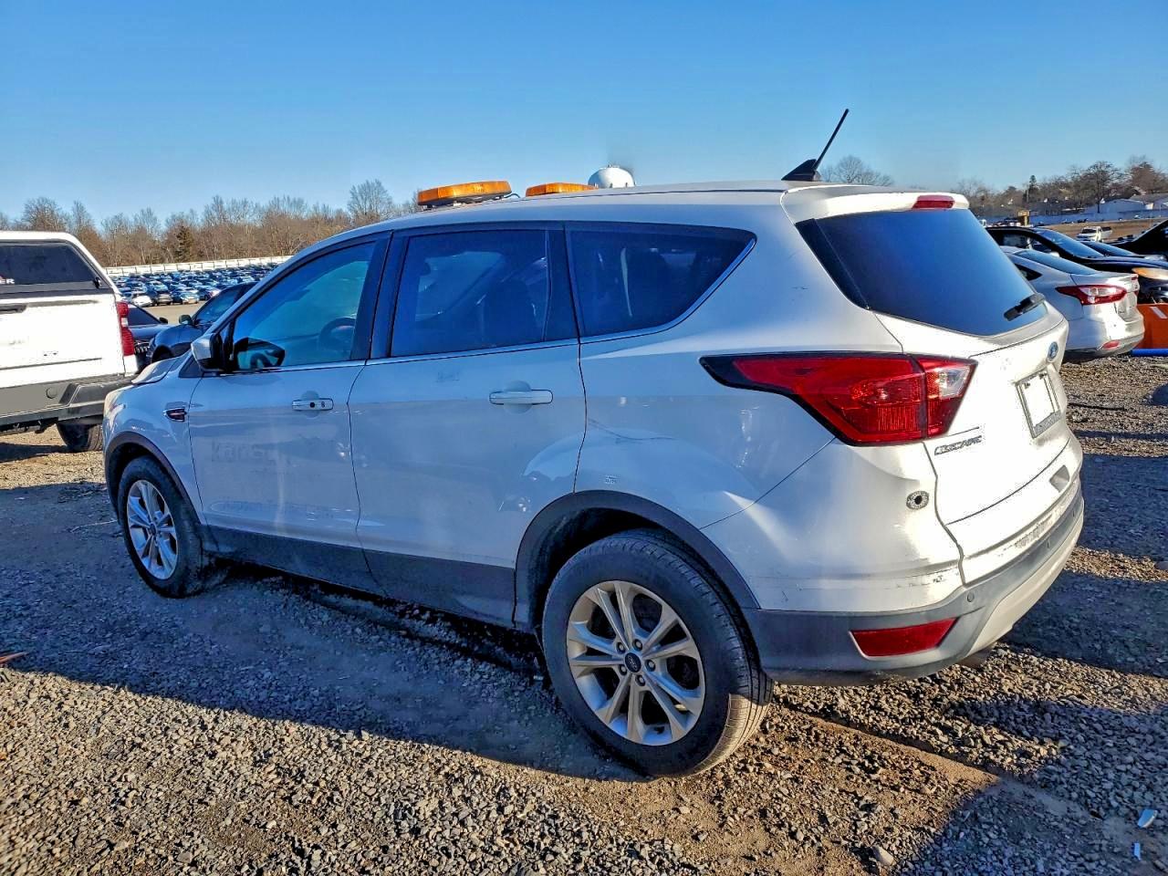 2019 FORD ESCAPE SE photo 2