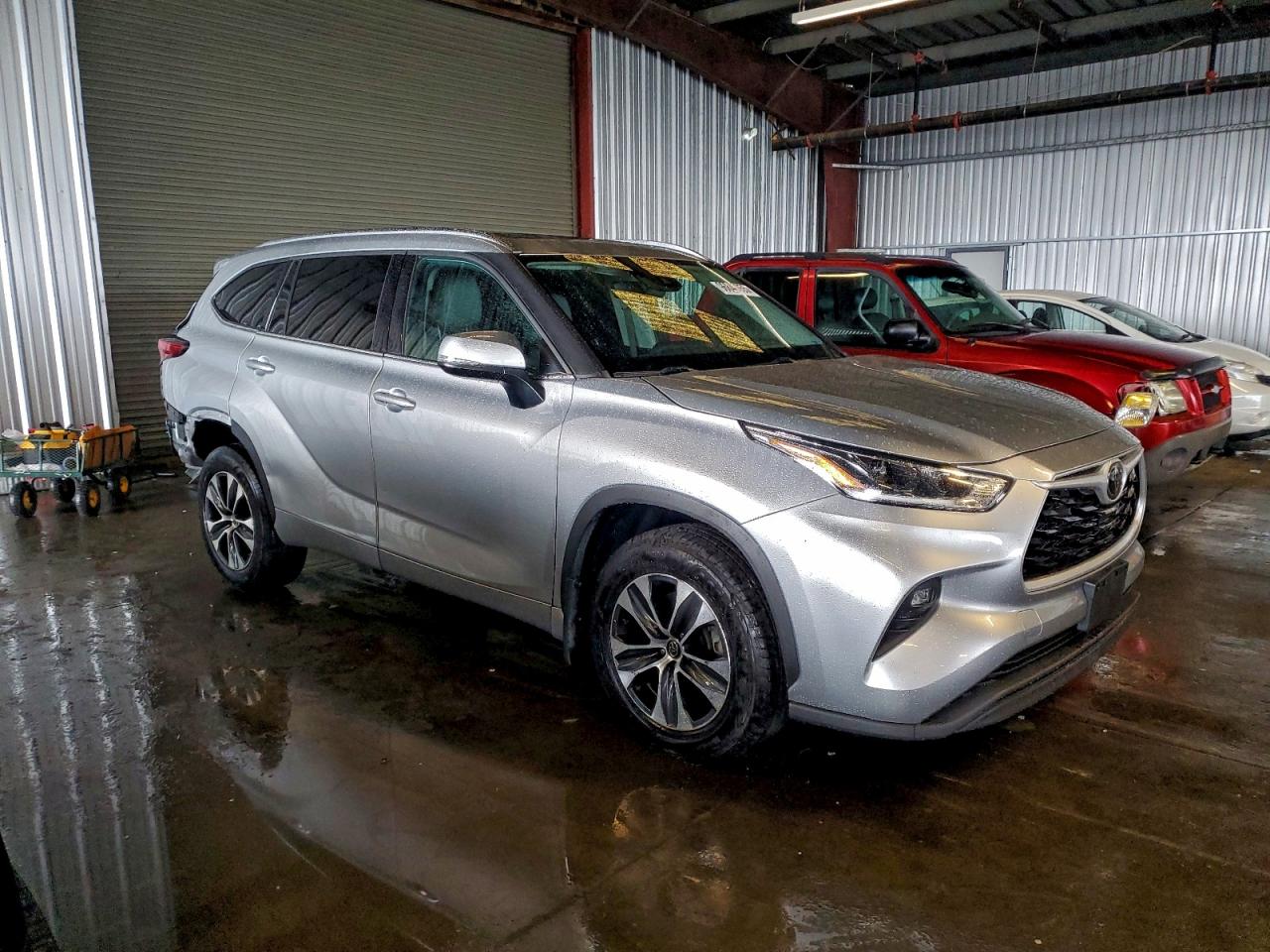 2021 TOYOTA HIGHLANDER XLE photo 4