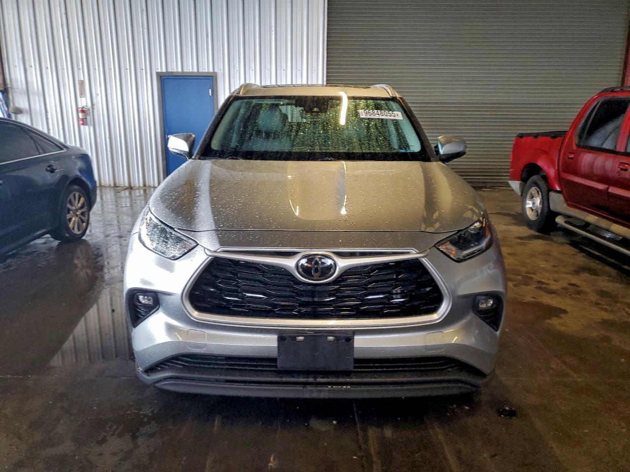 2021 TOYOTA HIGHLANDER XLE photo 5