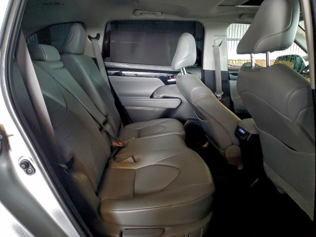 2021 TOYOTA HIGHLANDER XLE photo 10
