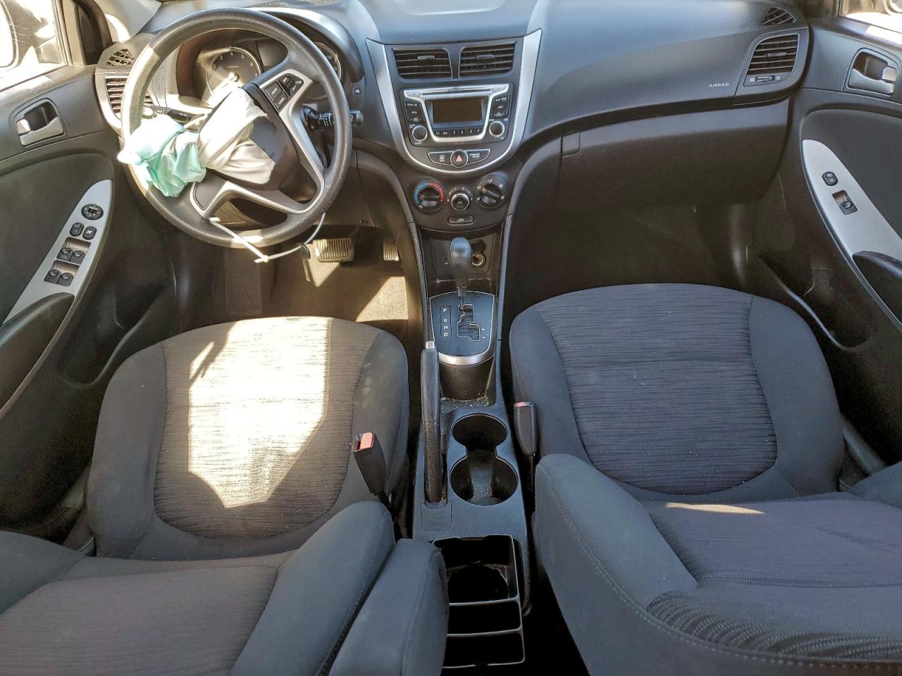 2016 HYUNDAI ACCENT SE photo 8