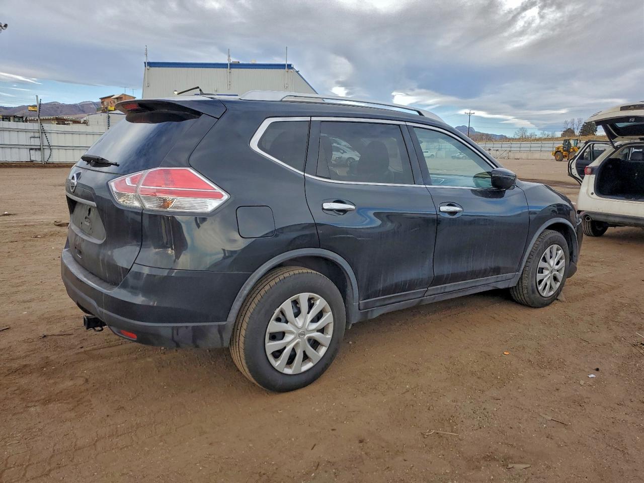 2016 NISSAN ROGUE S photo 5