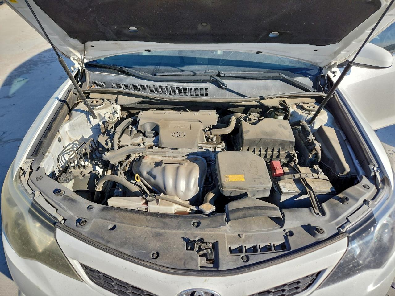 2014 TOYOTA CAMRY L photo 11