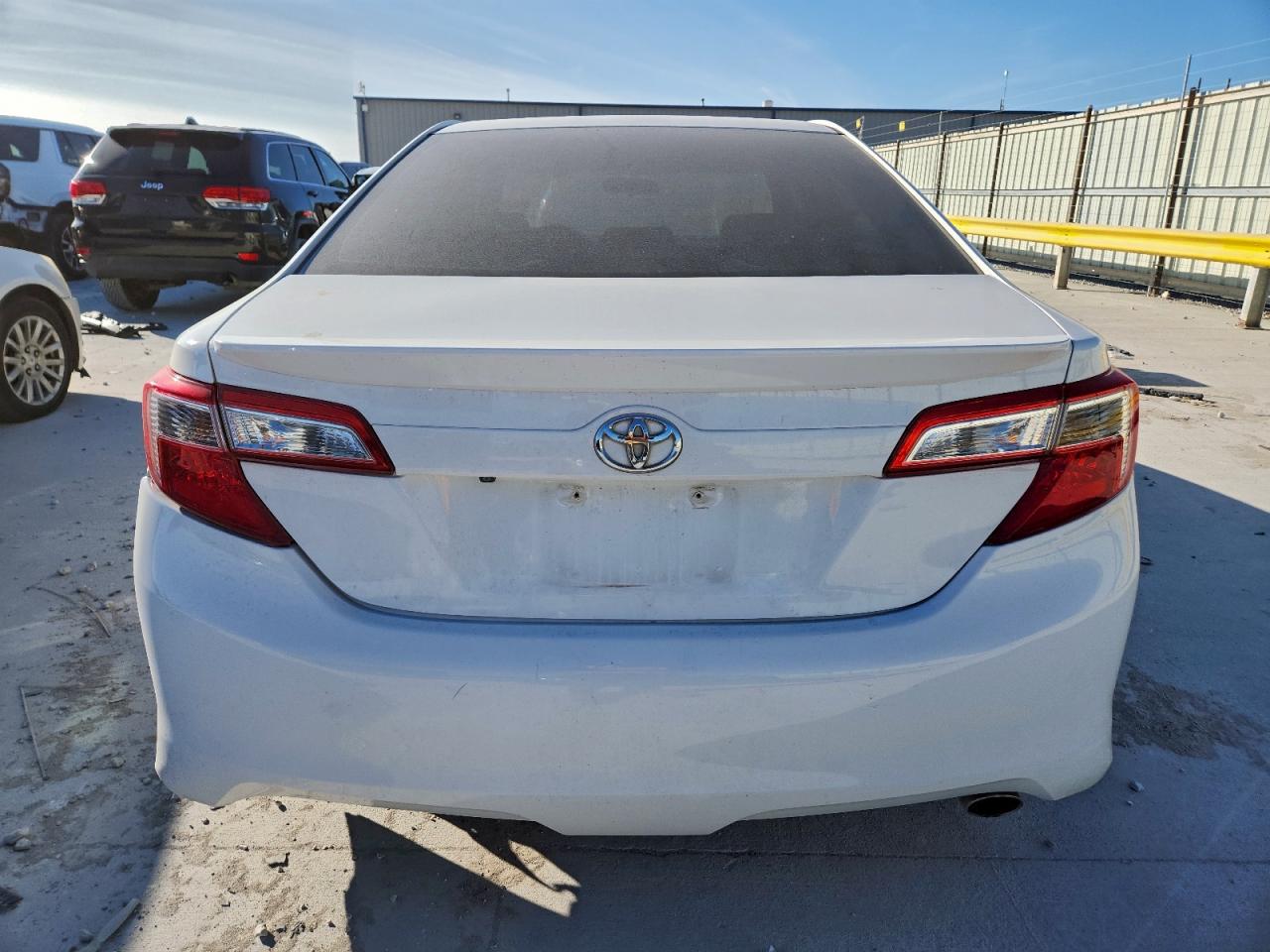 2014 TOYOTA CAMRY L photo 6