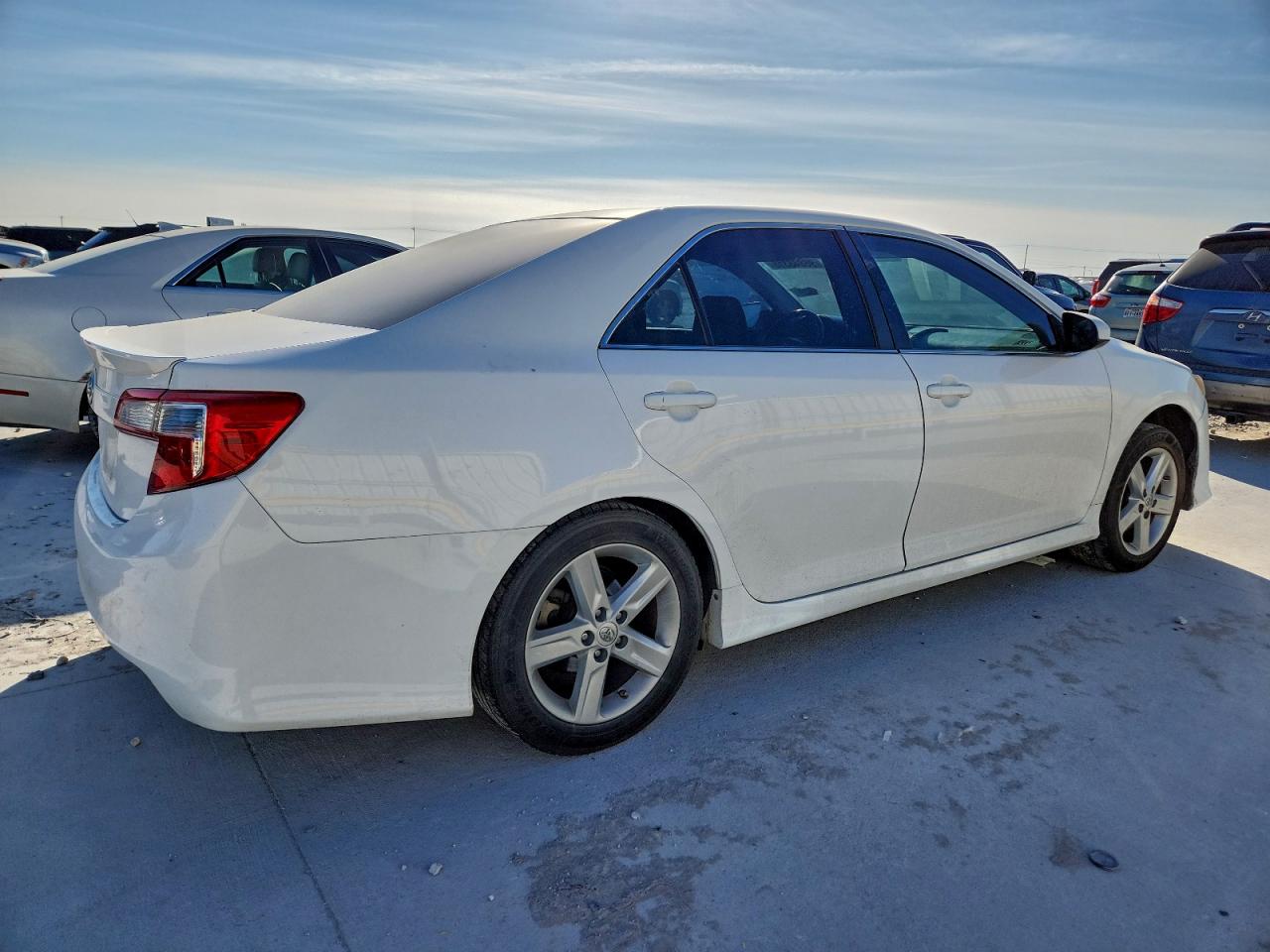 2014 TOYOTA CAMRY L photo 3