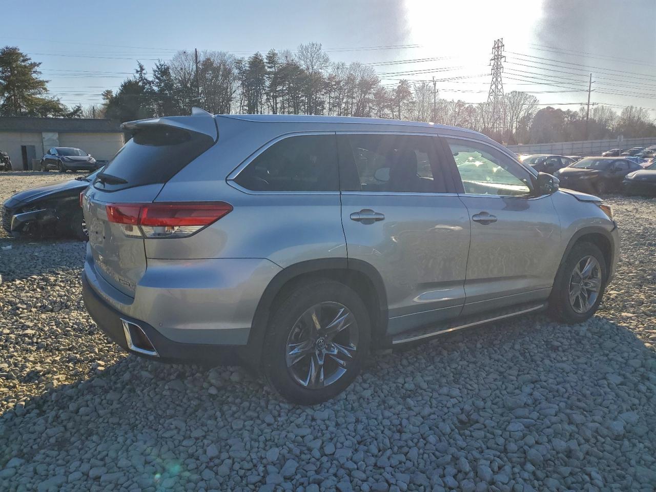 2019 TOYOTA HIGHLANDER LIMITED photo 3