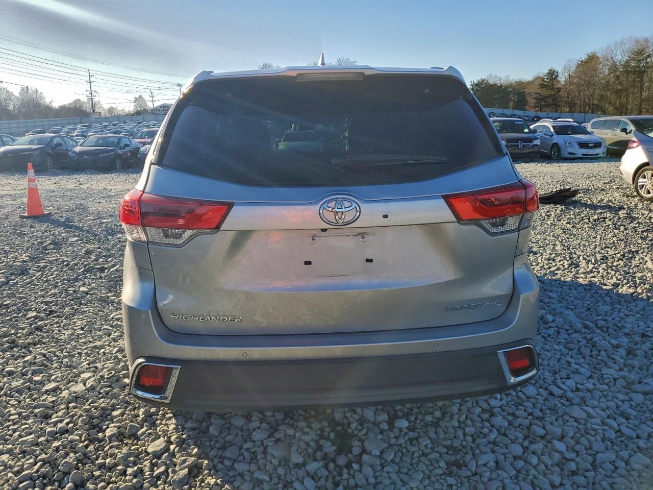 2019 TOYOTA HIGHLANDER LIMITED photo 6