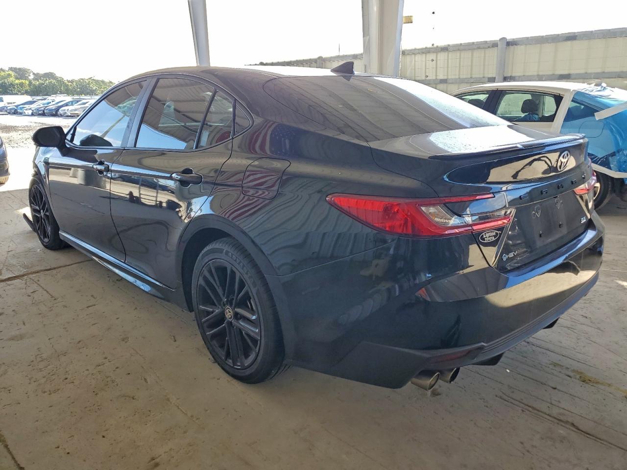 2025 TOYOTA CAMRY SE photo 3