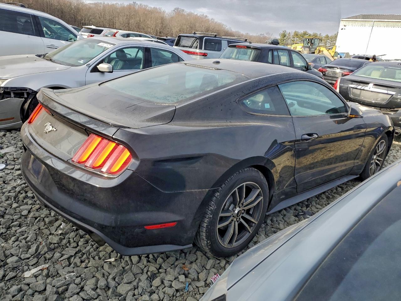 2017 FORD MUSTANG photo 3