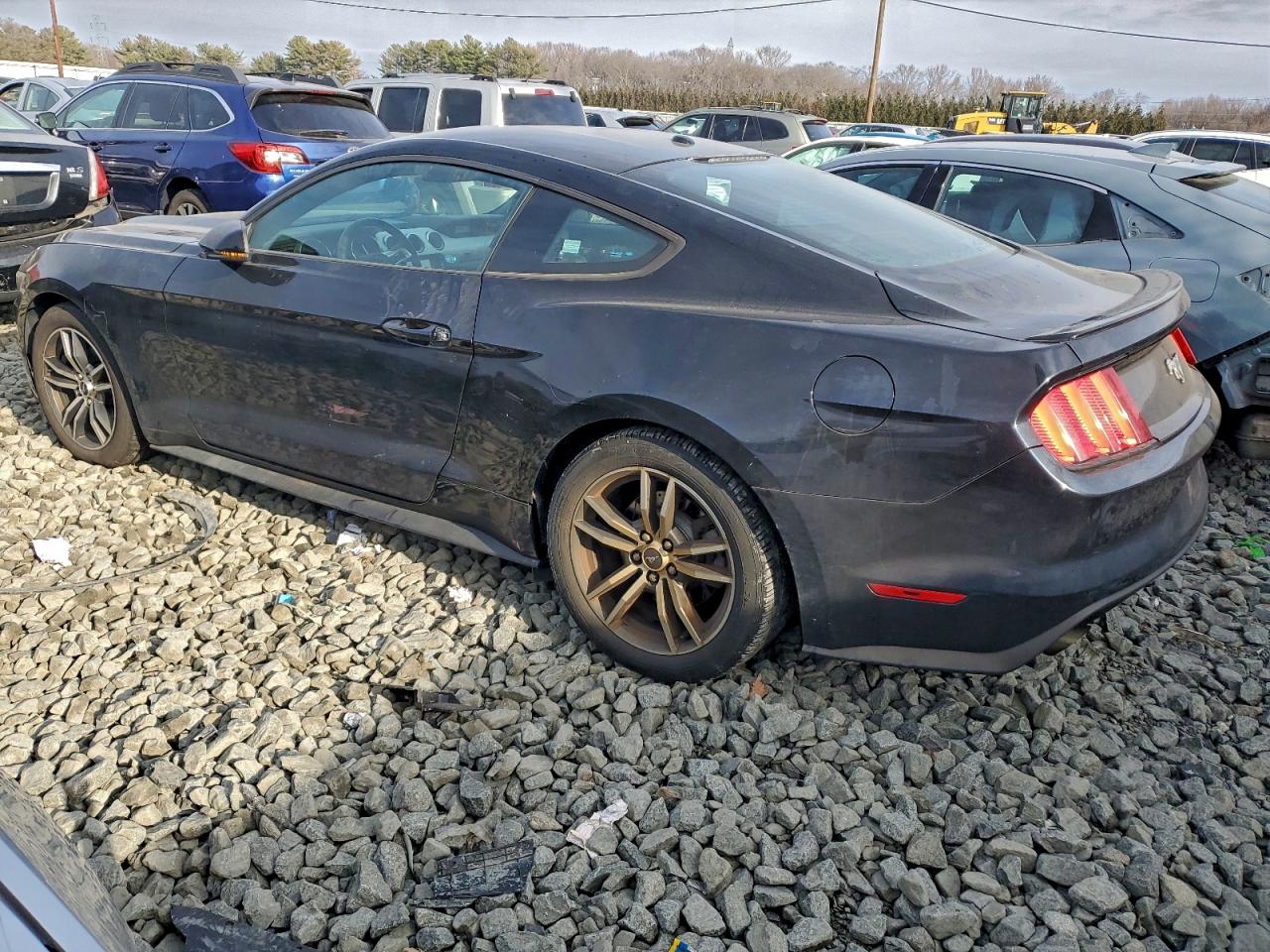 2017 FORD MUSTANG photo 2