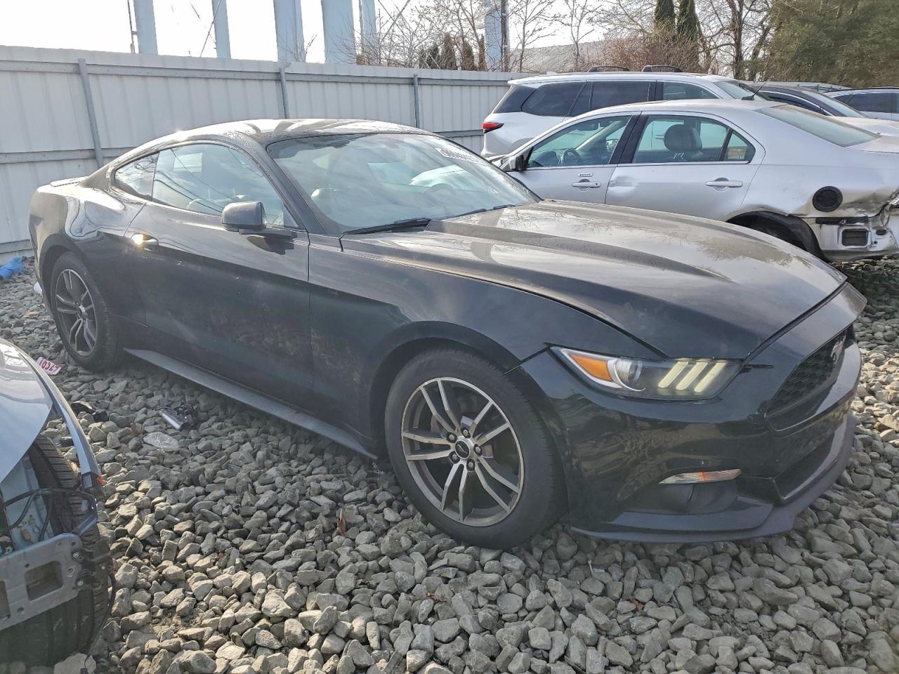 2017 FORD MUSTANG photo 4