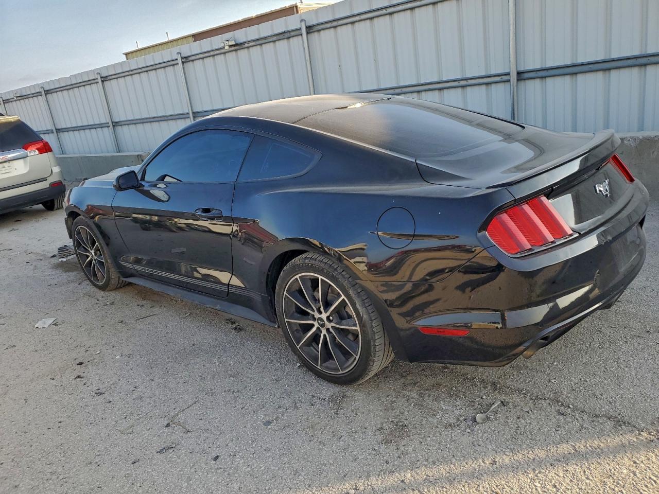 2016 FORD MUSTANG photo 2