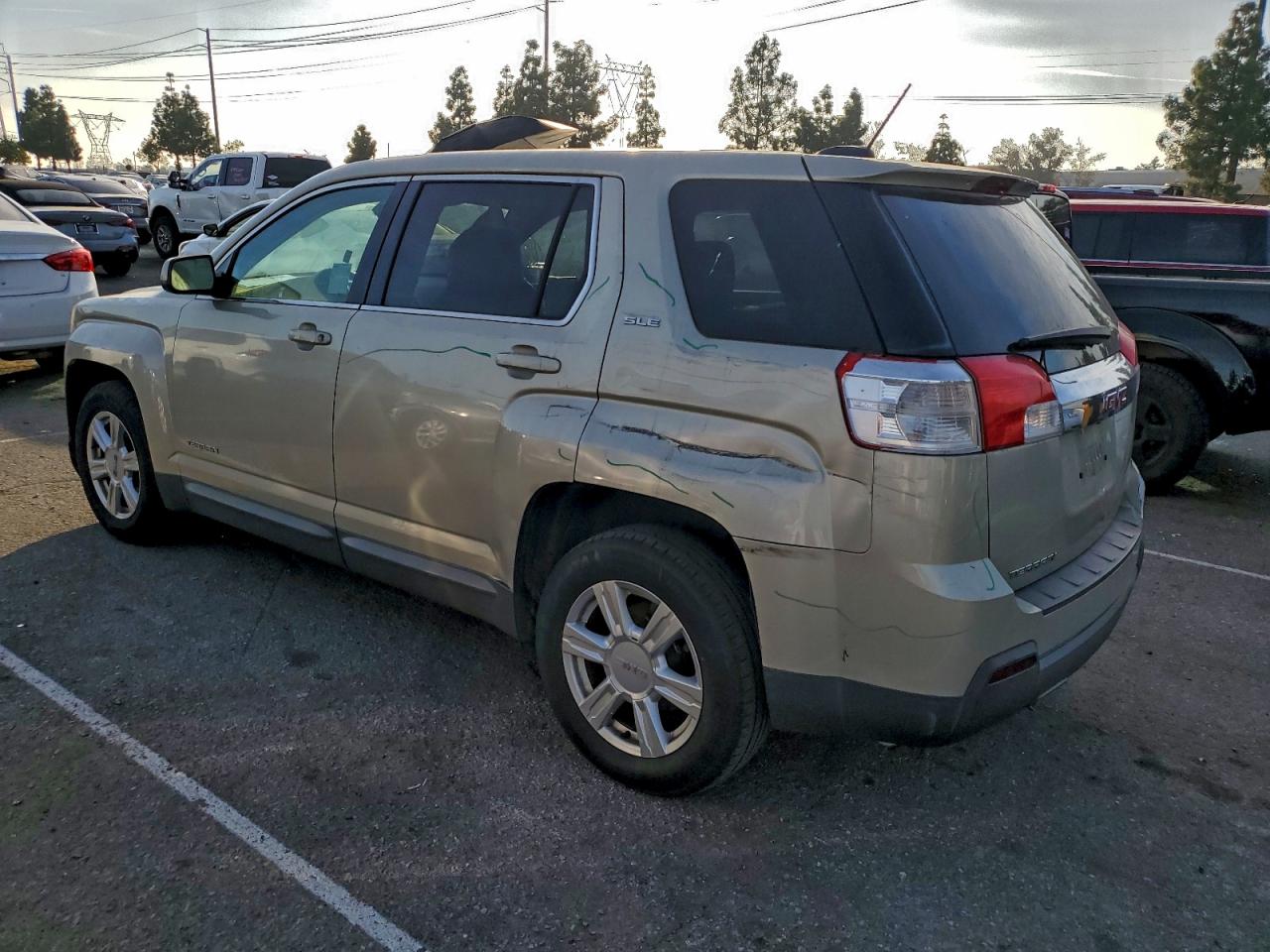 2015 GMC TERRAIN SLE photo 2