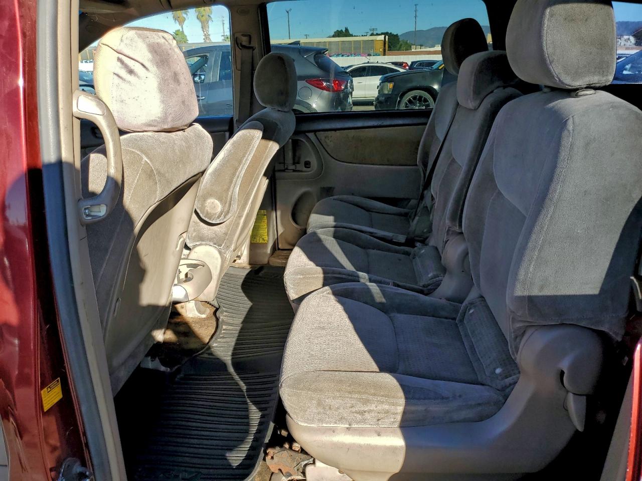 2006 TOYOTA SIENNA CE photo 11