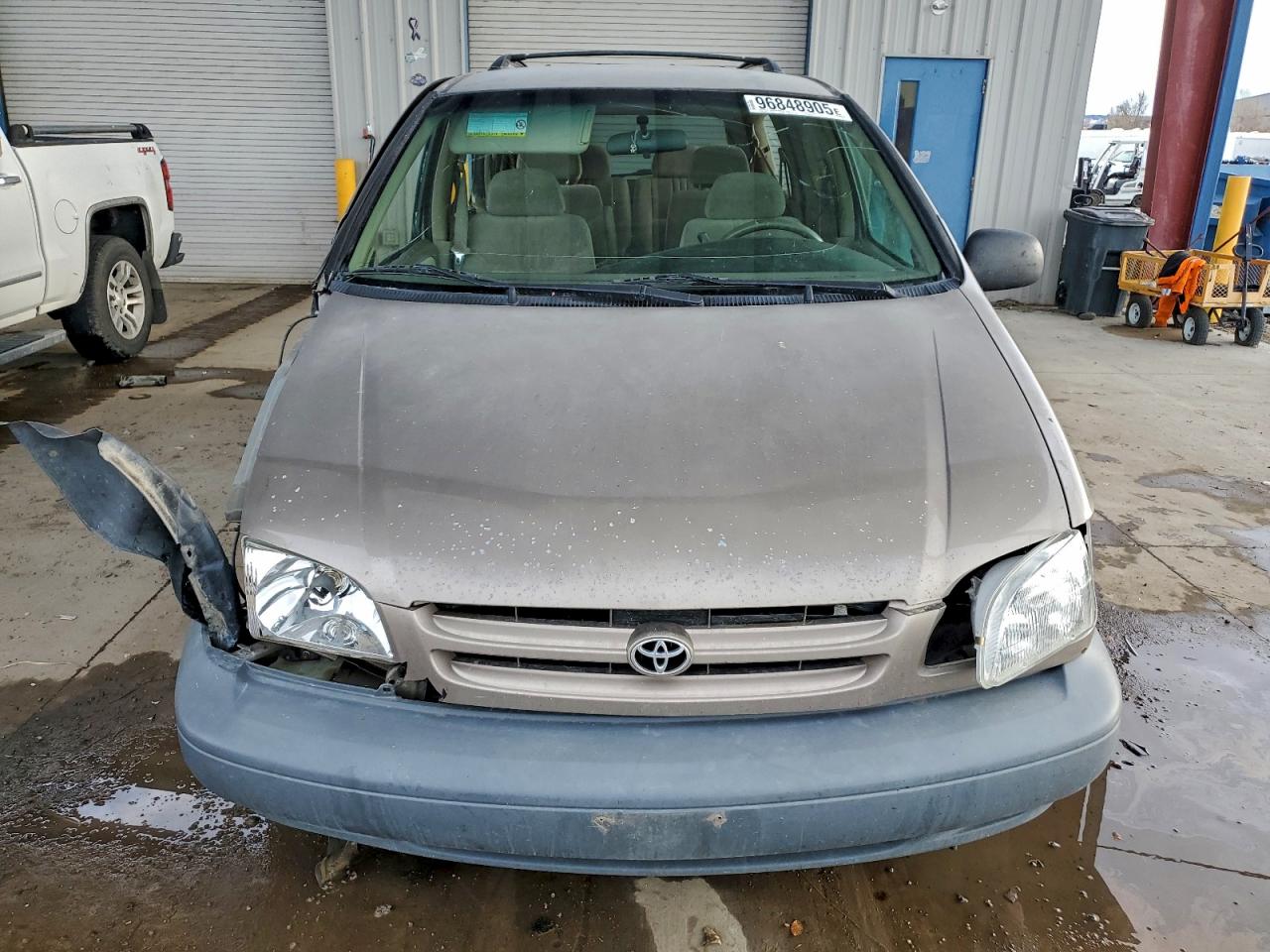1998 TOYOTA SIENNA LE photo 13