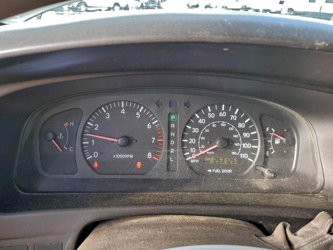 1998 TOYOTA SIENNA LE photo 25