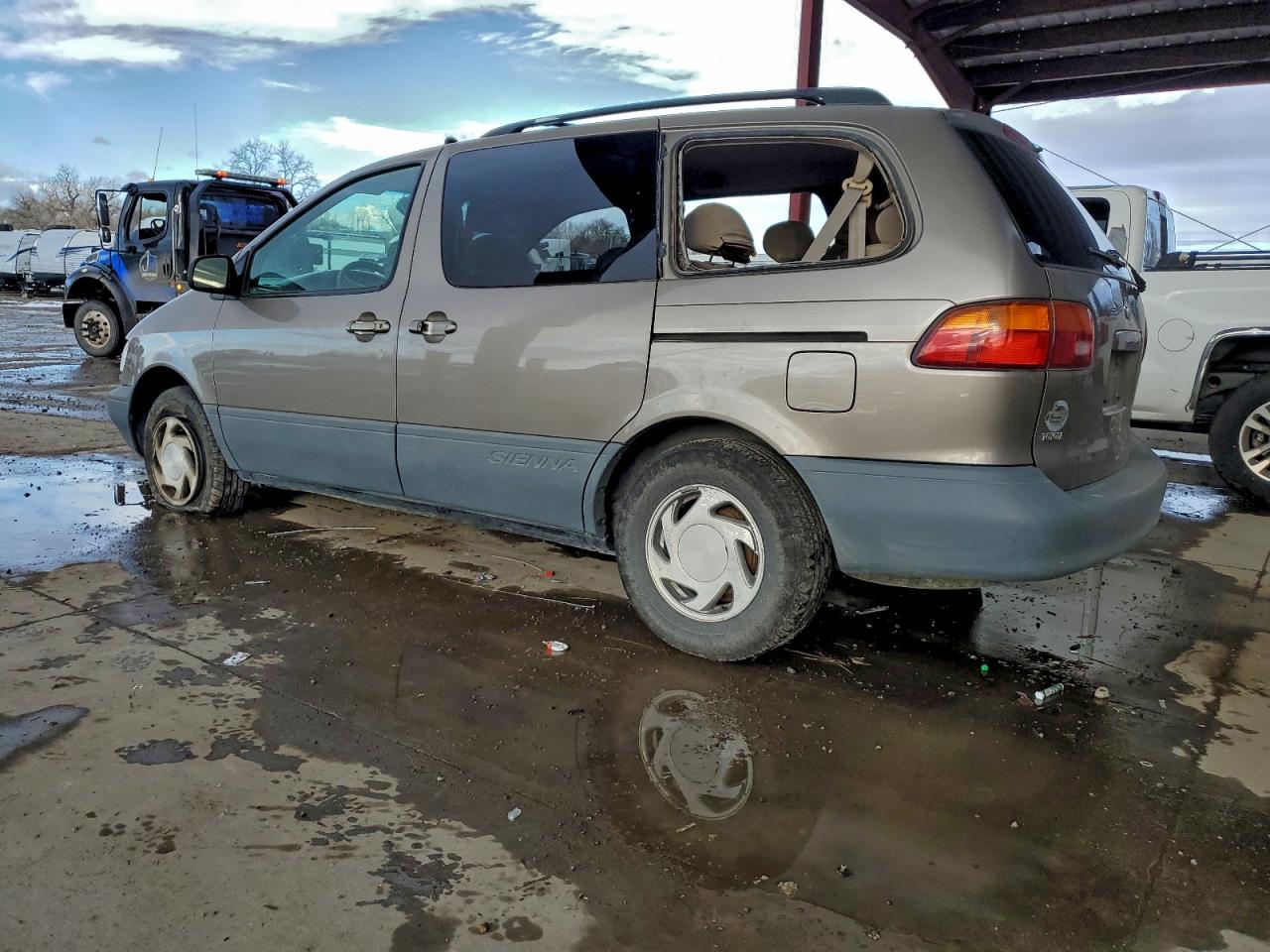 1998 TOYOTA SIENNA LE photo 4