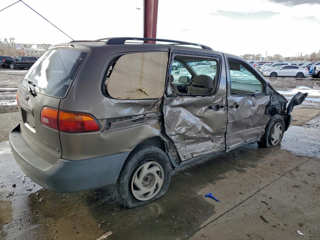 1998 TOYOTA SIENNA LE photo 7