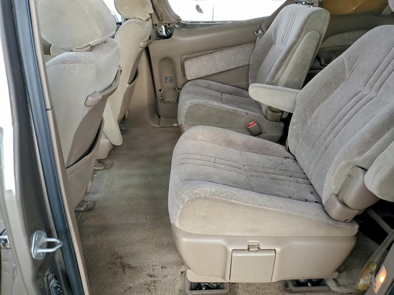 1998 TOYOTA SIENNA LE photo 31