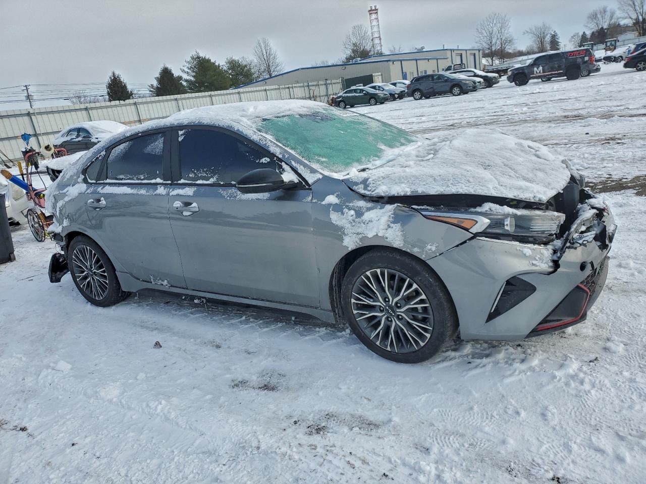 2023 KIA FORTE GT LINE photo 4
