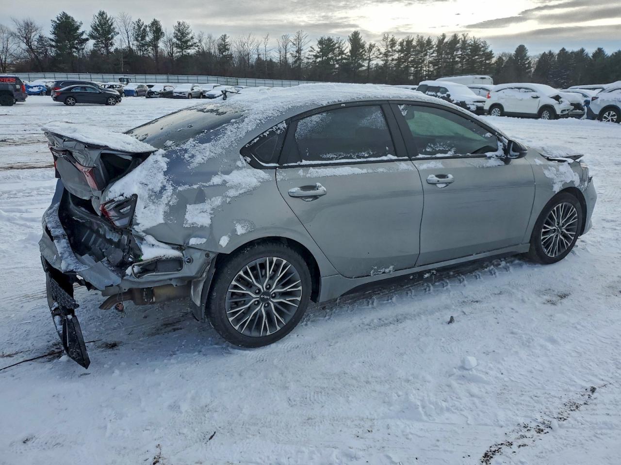2023 KIA FORTE GT LINE photo 3