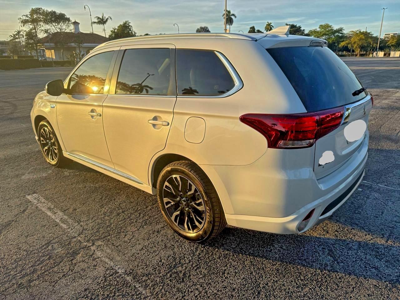 2018 MITSUBISHI OUTLANDER SE photo 3