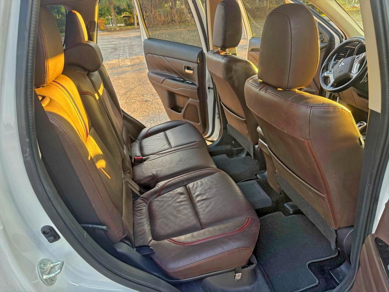 2018 MITSUBISHI OUTLANDER SE photo 6