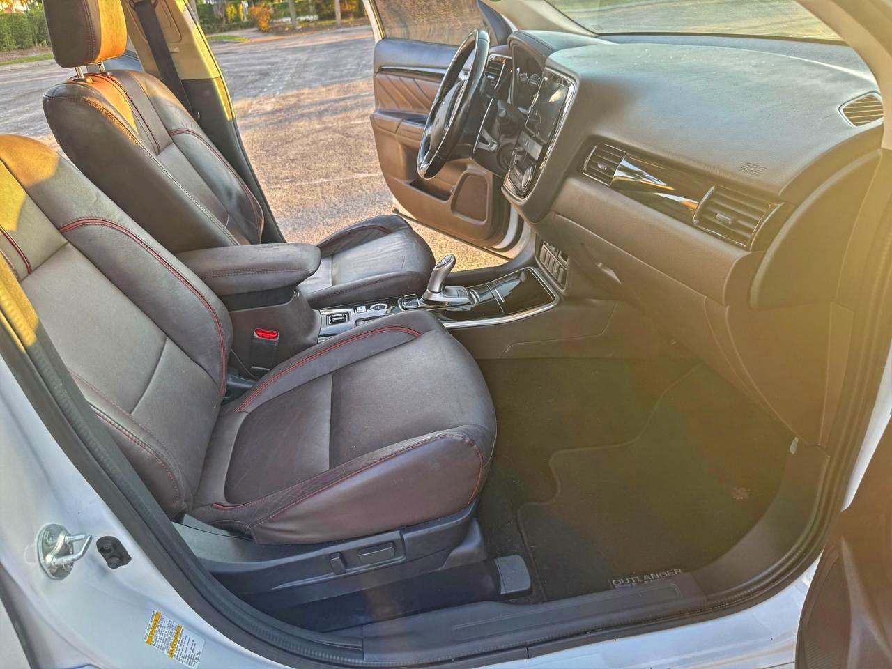 2018 MITSUBISHI OUTLANDER SE photo 5