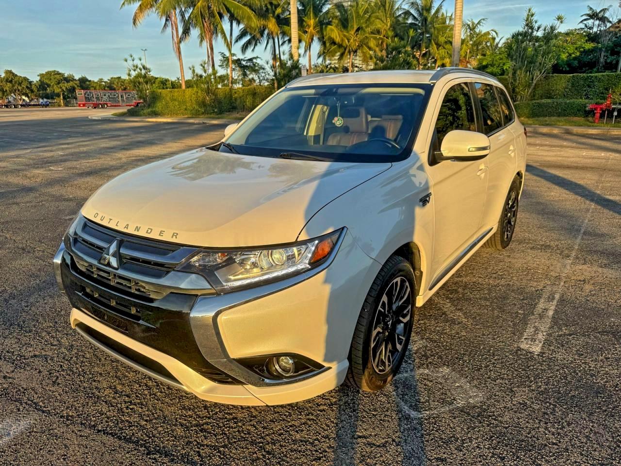 2018 MITSUBISHI OUTLANDER SE photo 2
