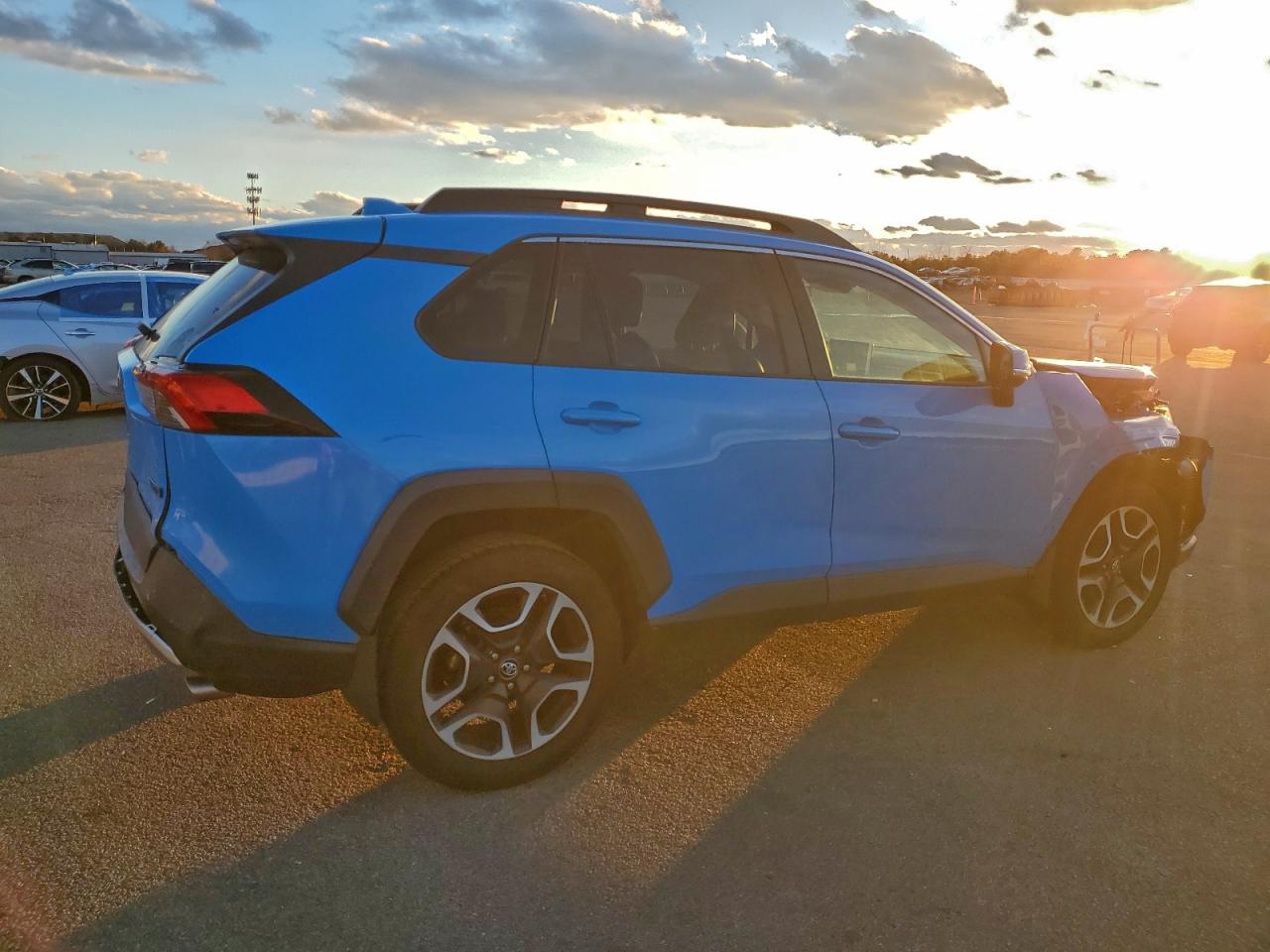 2019 TOYOTA RAV4 ADVENTURE photo 3