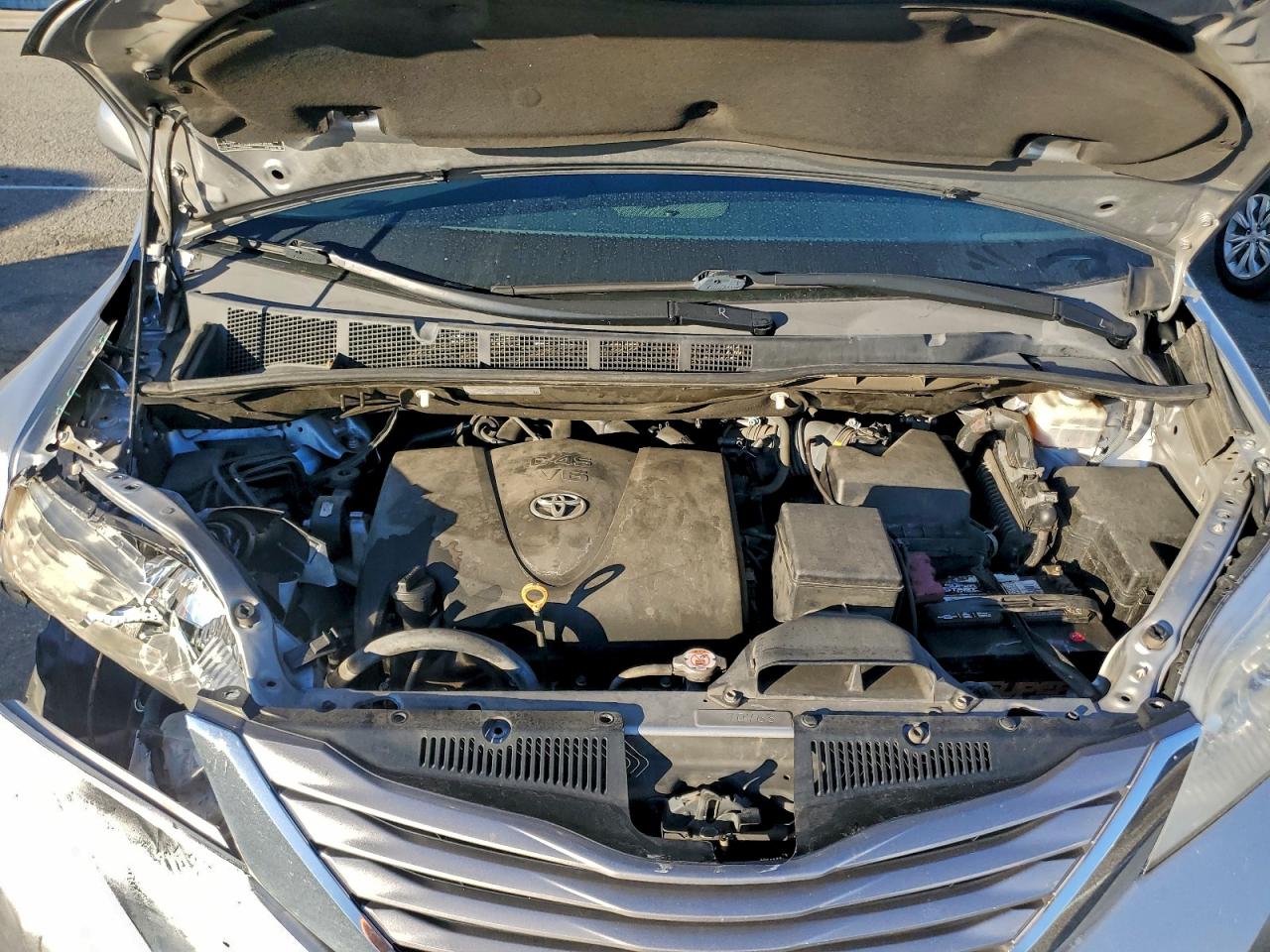 2017 TOYOTA SIENNA XLE photo 11