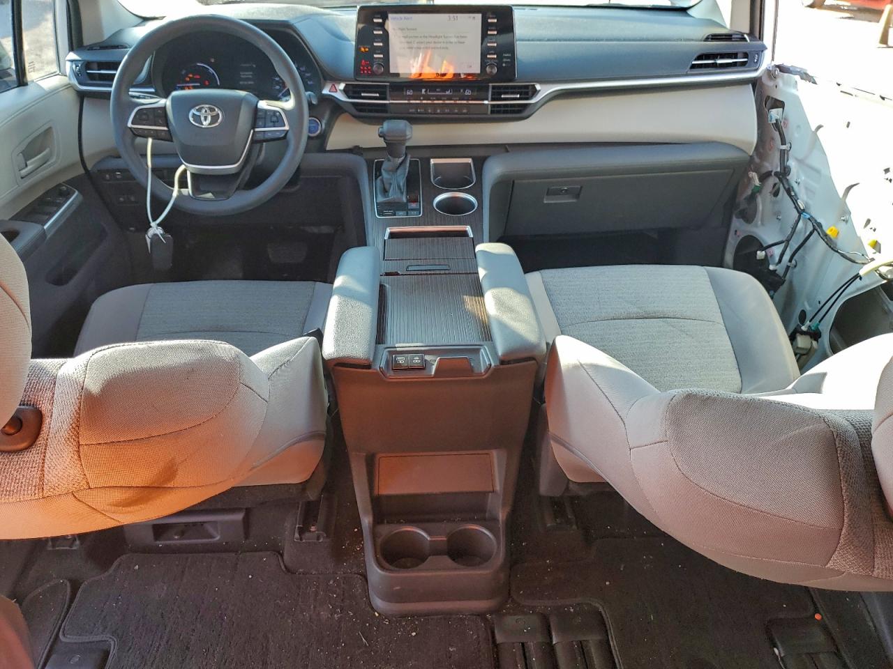 2021 TOYOTA SIENNA LE photo 8