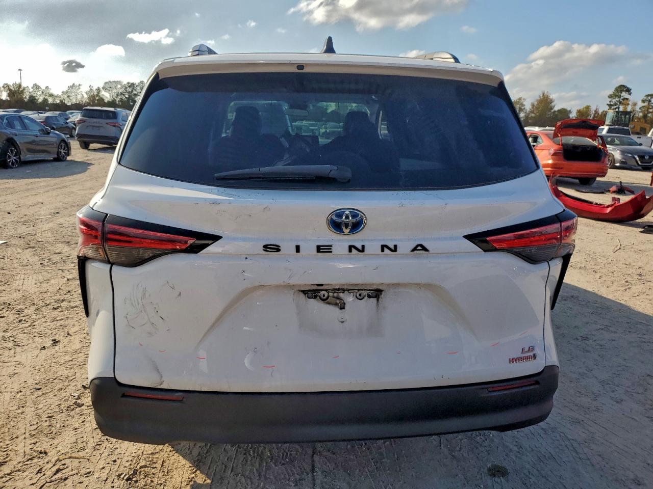 2021 TOYOTA SIENNA LE photo 6