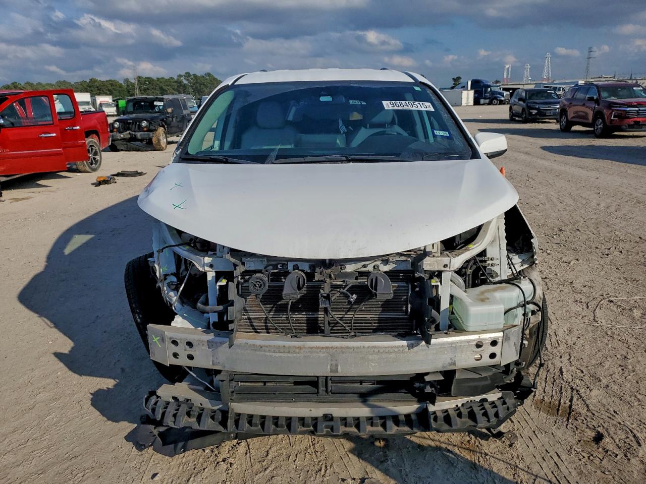 2021 TOYOTA SIENNA LE photo 5
